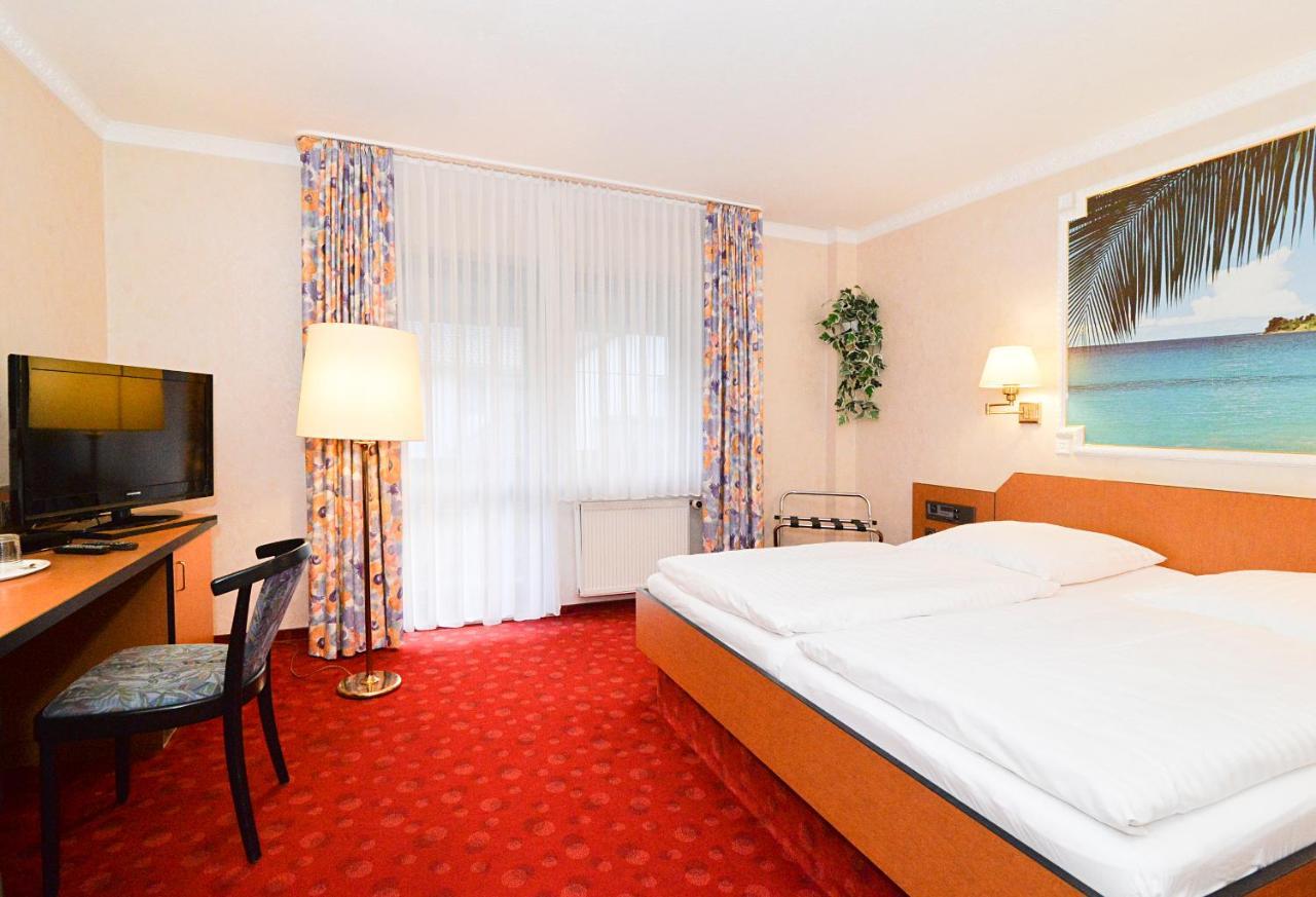 Landgasthof & Hotel Waldow Губен Екстериор снимка